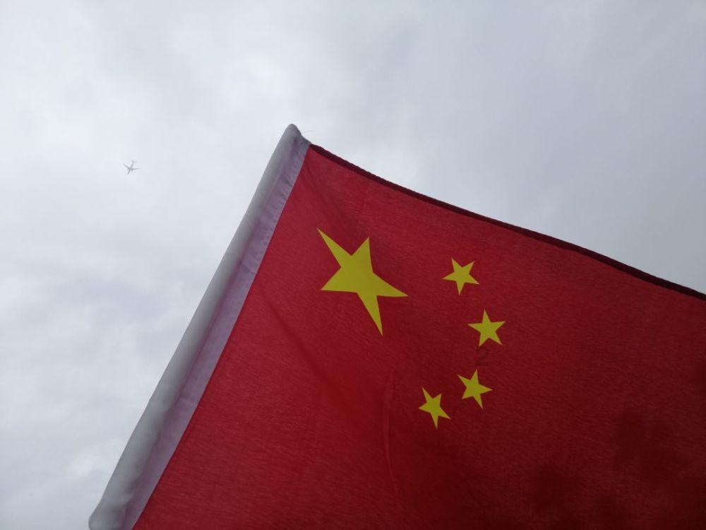 飞跃沙丘的小球