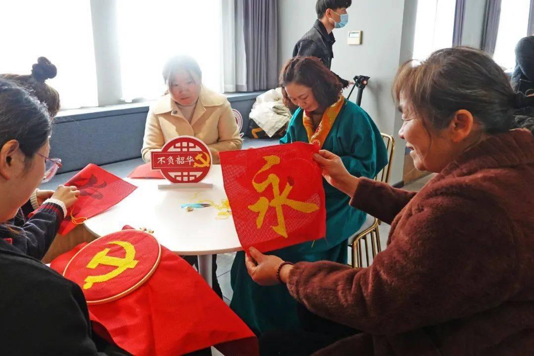 热门话题红迪网 - 探讨学生1天10块钱在食堂吃饭够吗?热点、聚集意见的社区平台